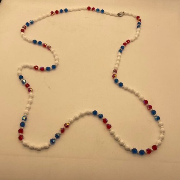 $$ SOLD $$ EUC Vintage White Red and Blue Crystal/Glass Bead Necklace - Picture 4 of 7